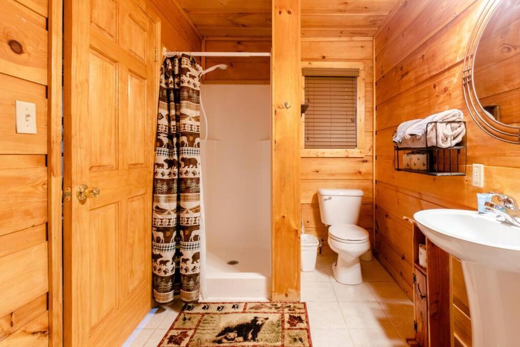 Cozy Cabin W/Hot Tub & Wifi In Gatlinburg Exterior foto